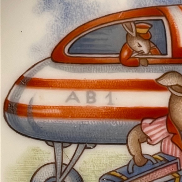 Unusual Royal Doulton “Bunnykins for Grownups” plate with airplane Hard to Find - Picture 3 of 7